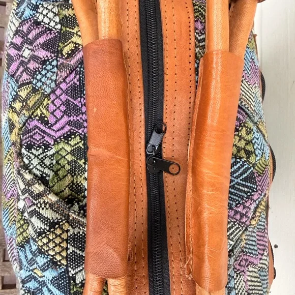 Leather embroidered Huipil bag - Picture 3 of 9